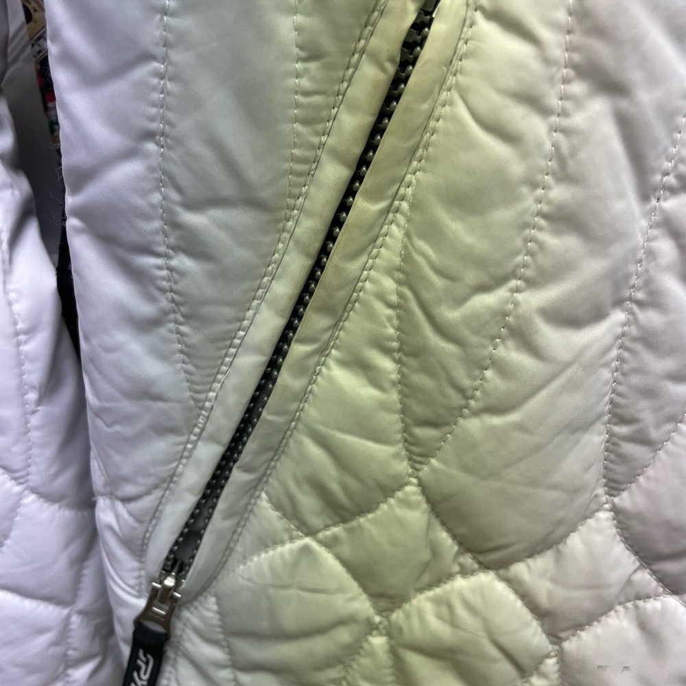 White Ski Jacket Perfect For Those Spring Slopes … - image 6